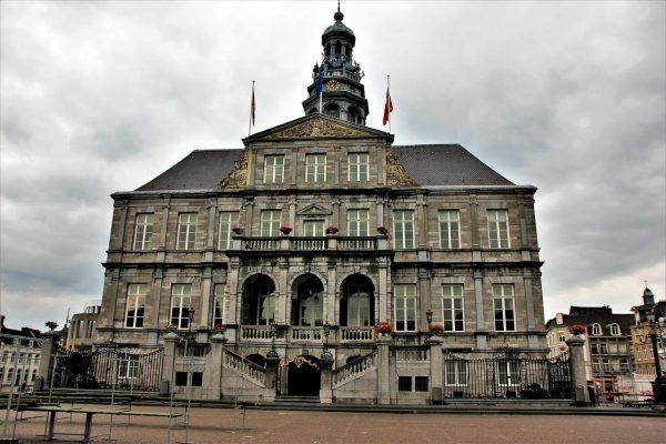 maastricht, city hall, holland-2913931.jpg